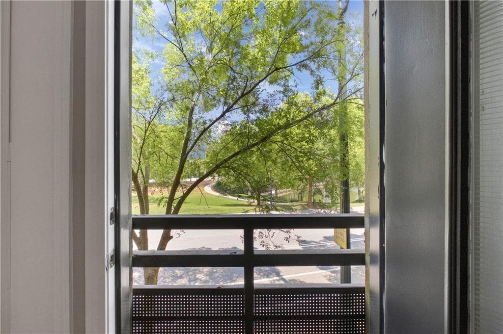 1 bedroom, 1 bathroom, 700 sq ft condominium for sale at 400 17th Street 1247, Atlanta, GA 30363 — photo 9