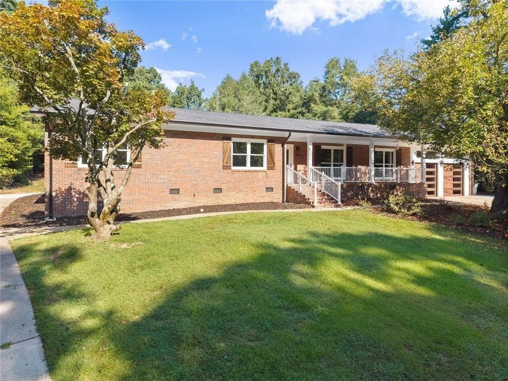 3 bedroom, 3 bathroom, 3,000 sq ft single family residence for sale at 1492 Burns Drive, Gainesville, GA 30501 — photo 3