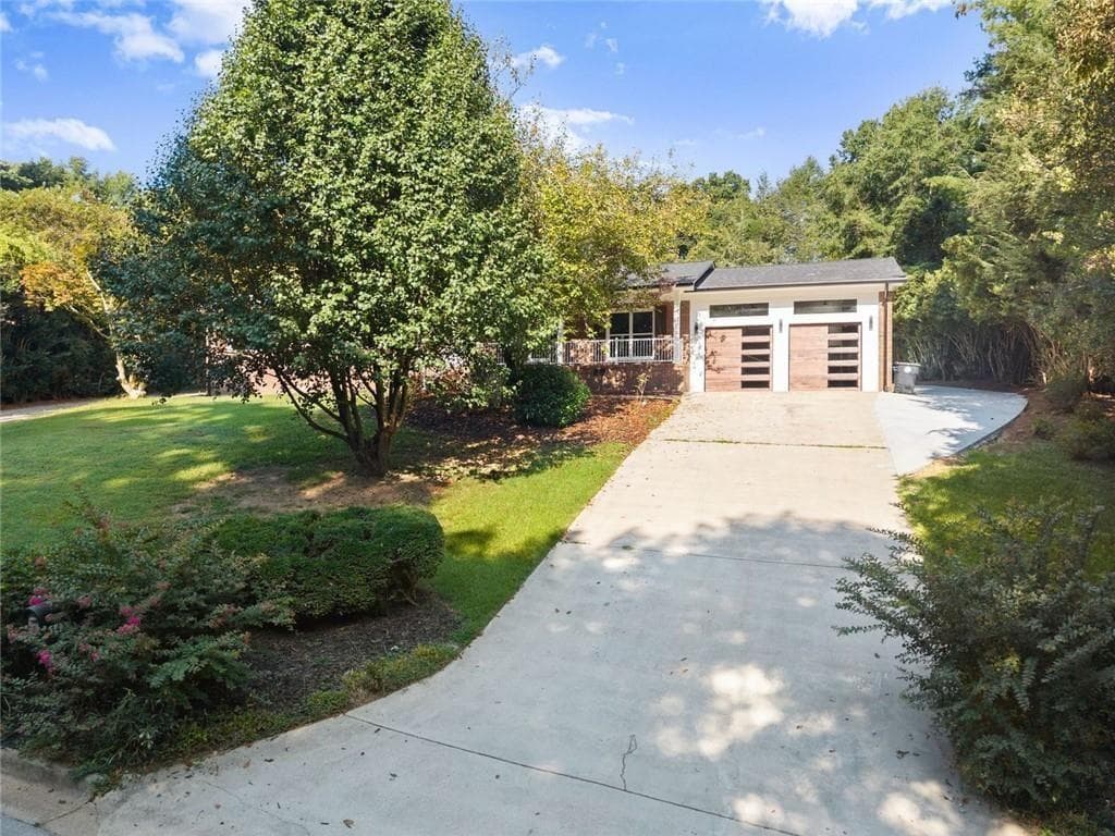 3 bedroom, 3 bathroom, 3,000 sq ft single family residence for sale at 1492 Burns Drive, Gainesville, GA 30501 — photo 7