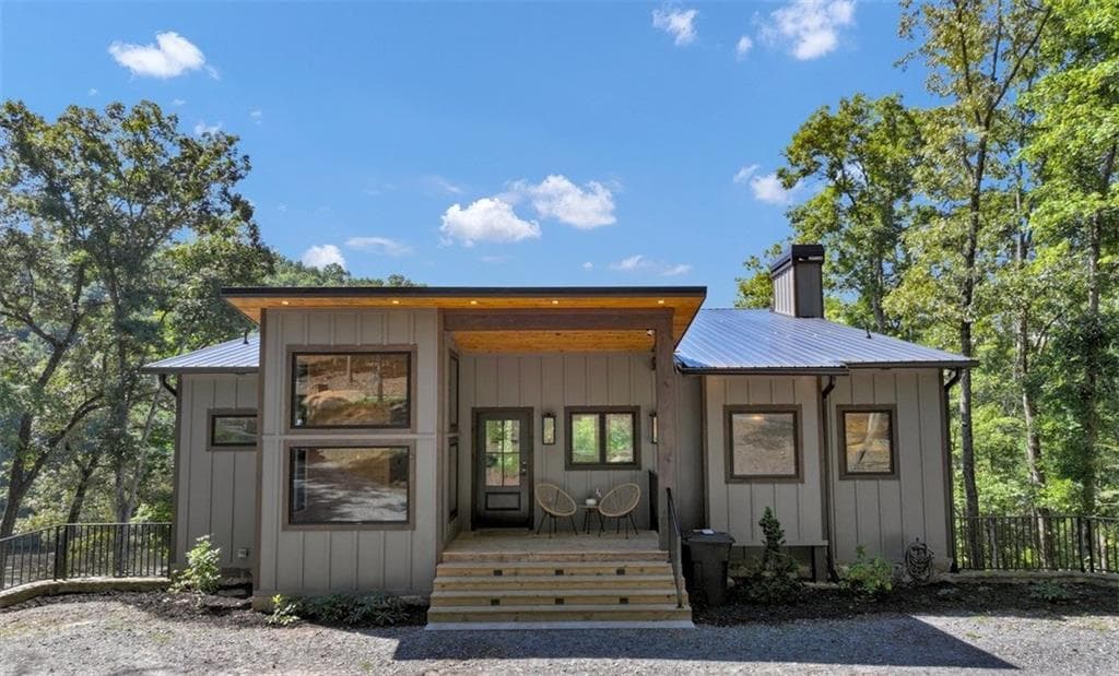 4 bedroom, 4 bathroom, 2,008 sq ft single family residence for sale at 161 River Rock Lane, Blue Ridge, GA 30513 — photo 2