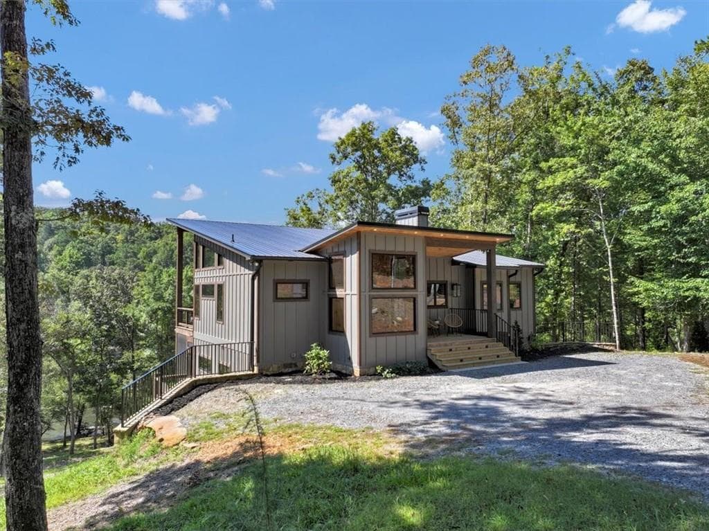 4 bedroom, 4 bathroom, 2,008 sq ft single family residence for sale at 161 River Rock Lane, Blue Ridge, GA 30513 — photo 3
