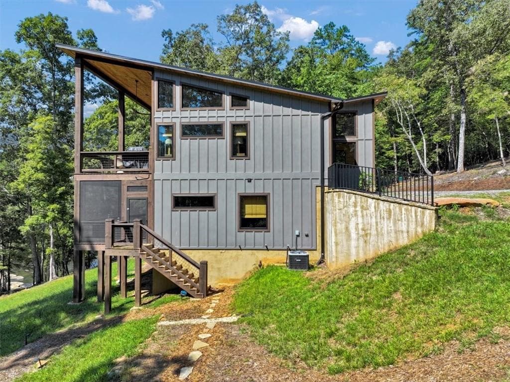 4 bedroom, 4 bathroom, 2,008 sq ft single family residence for sale at 161 River Rock Lane, Blue Ridge, GA 30513 — photo 4