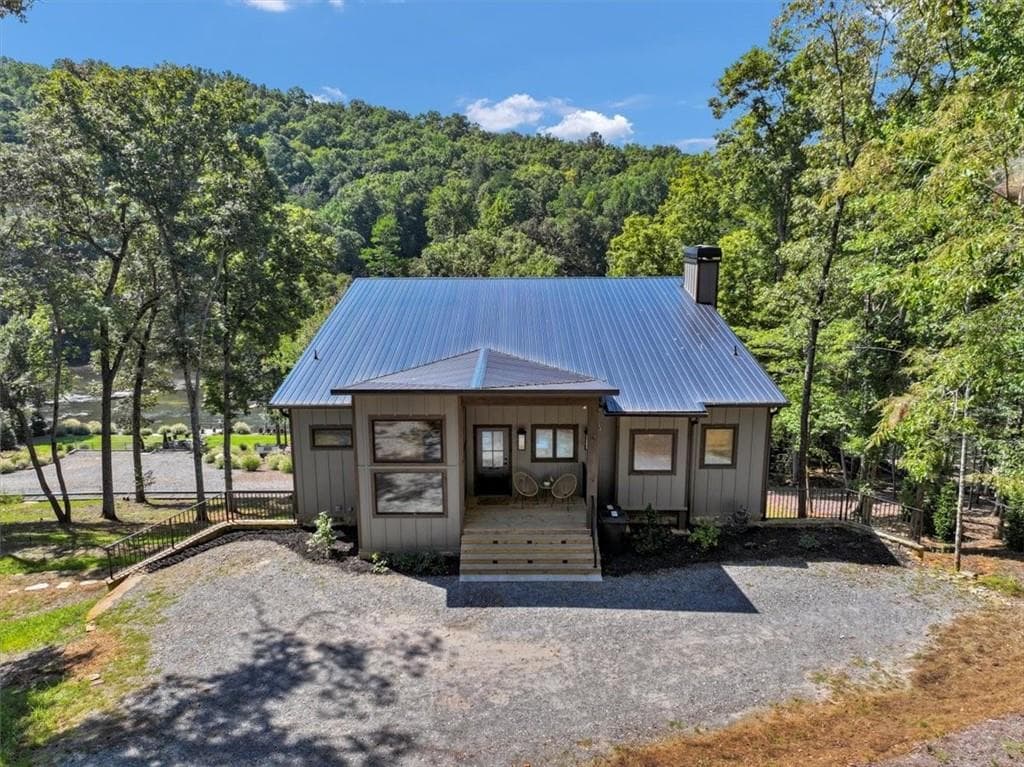 4 bedroom, 4 bathroom, 2,008 sq ft single family residence for sale at 161 River Rock Lane, Blue Ridge, GA 30513 — photo 6