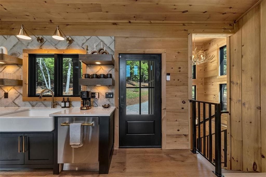 4 bedroom, 4 bathroom, 2,008 sq ft single family residence for sale at 161 River Rock Lane, Blue Ridge, GA 30513 — photo 8