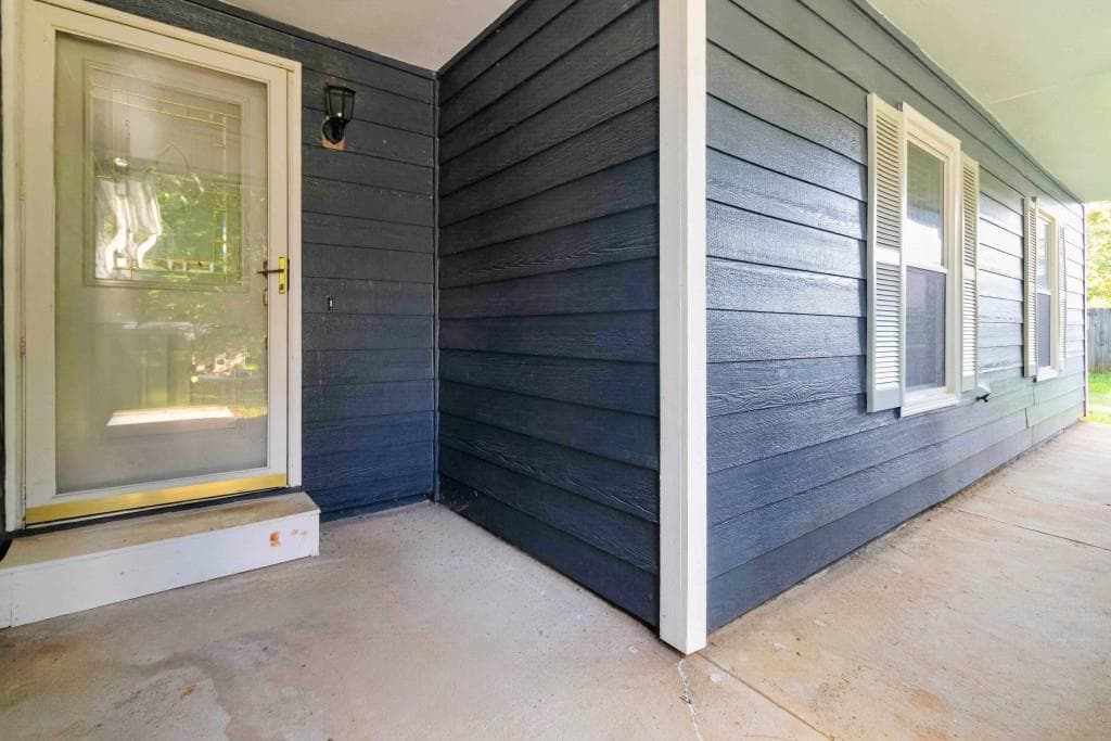 3 bedroom, 2 bathroom, 1,494 sq ft single family residence under contract at 3820 Forsythia Way, Douglasville, GA 30135 — photo 3