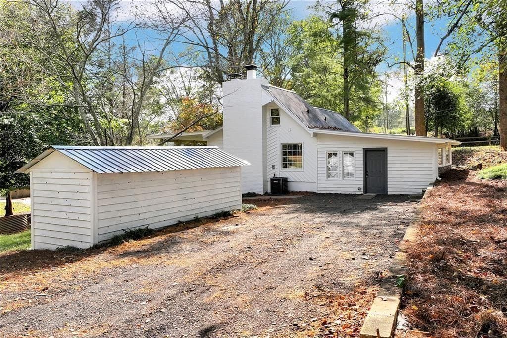 2 bedroom, 2 bathroom, 1,424 sq ft single family residence for rent at 75 Lake Drive, Dawsonville, GA 30534 for $2,395 a month — photo 4