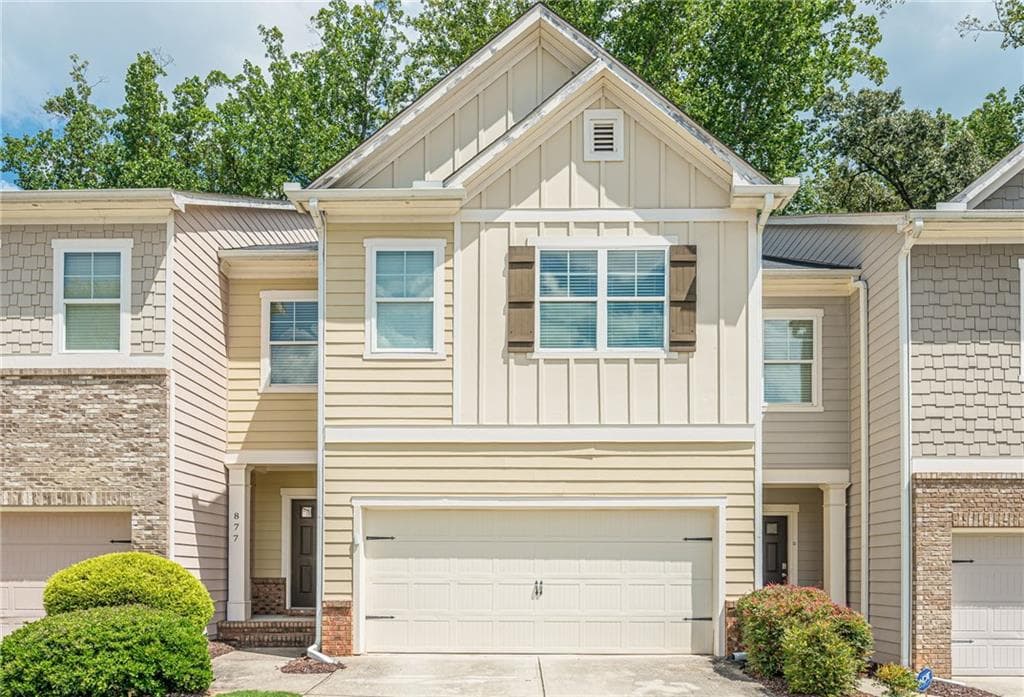3 bedroom, 3 bathroom, 2,527 sq ft townhouse for sale at 877 Whittington Parkway, Marietta, GA 30060 — photo 1 of 51