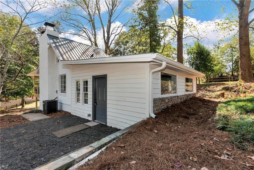 2 bedroom, 2 bathroom, 1,424 sq ft single family residence for rent at 75 Lake Drive, Dawsonville, GA 30534 for $2,395 a month — photo 5