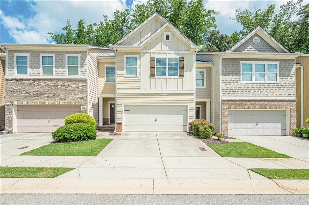 3 bedroom, 3 bathroom, 2,527 sq ft townhouse for sale at 877 Whittington Parkway, Marietta, GA 30060 — photo 2