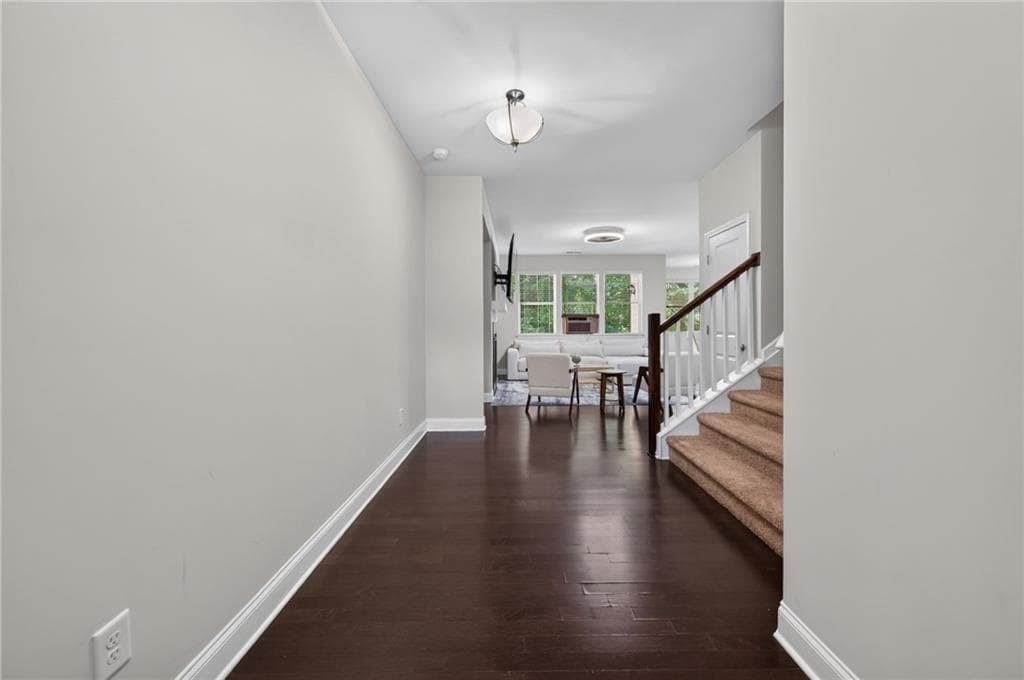 3 bedroom, 3 bathroom, 2,527 sq ft townhouse for sale at 877 Whittington Parkway, Marietta, GA 30060 — photo 6