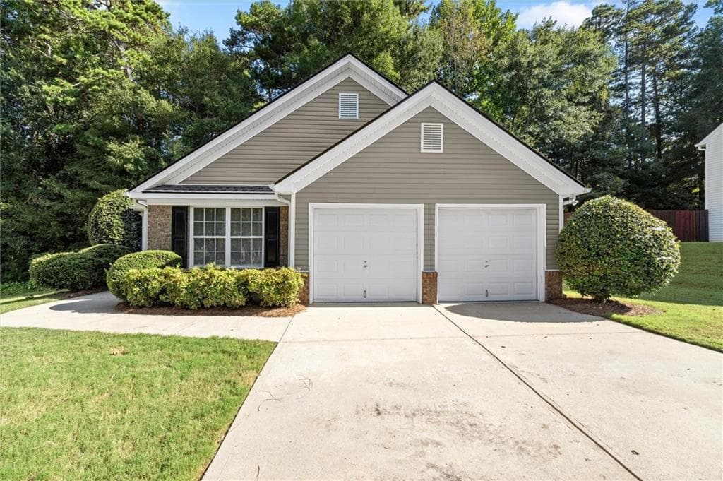 3 bedroom, 2 bathroom, 1,298 sq ft single family residence for sale at 1421 Pine Acre Drive, Sugar Hill, GA 30518 — photo 2