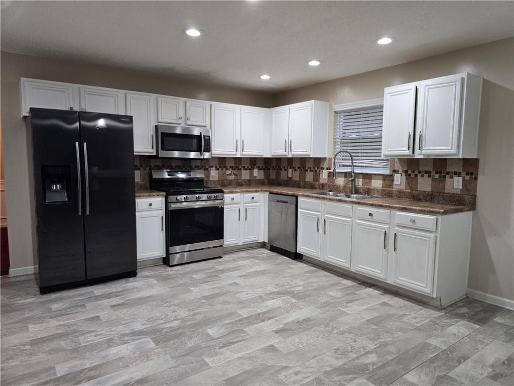 6 bedroom, 3 bathroom, 3,904 sq ft single family residence for rent at 5195 Miller Woods Trail, Decatur, GA 30035 for $2,700 a month — photo 3