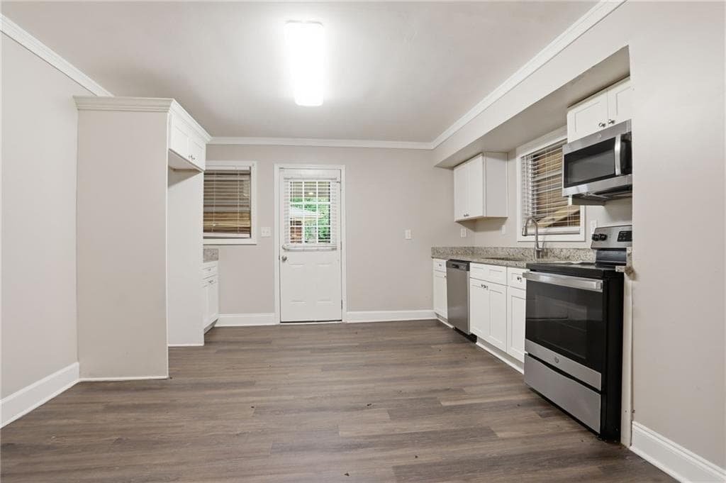 4 bedroom, 2 bathroom, 2,049 sq ft single family residence for sale at 2572 Glenrock Drive, Decatur, GA 30032 — photo 8