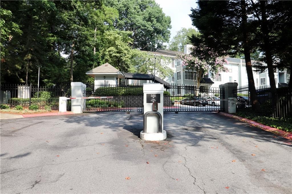 2 bedroom, 2 bathroom, 1,280 sq ft condominium for rent at 613 Summit North Drive 613, Atlanta, GA 30324 for $1,800 a month — photo 4