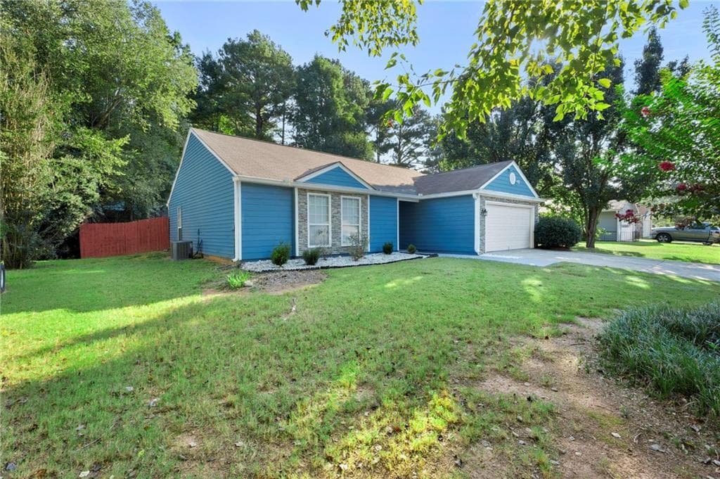 3 bedroom, 2 bathroom, 1,463 sq ft single family residence under contract at 10952 Morning Dove Drive, Hampton, GA 30228 — photo 3