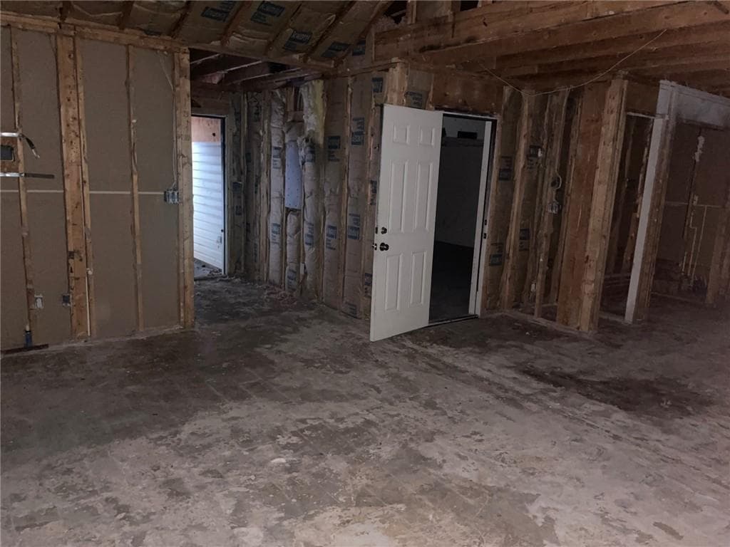 3 bedroom, 2 bathroom, 1,354 sq ft single family residence under contract at 3209 Lower Creek Drive, Douglasville, GA 30135 — photo 4