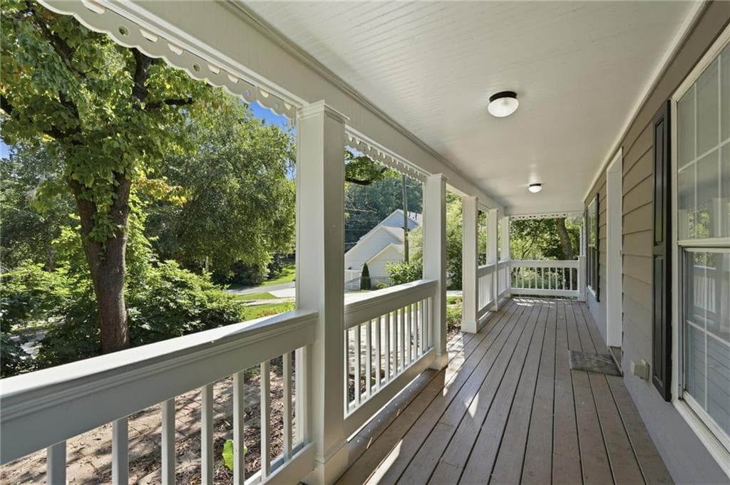 3 bedroom, 2 bathroom, 1,321 sq ft single family residence under contract at 140 N Alexander Street, Buford, GA 30518 — photo 3