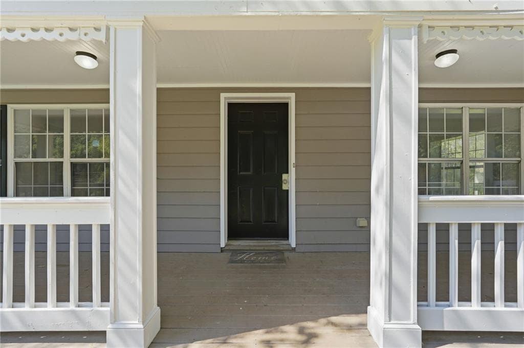 3 bedroom, 2 bathroom, 1,321 sq ft single family residence under contract at 140 N Alexander Street, Buford, GA 30518 — photo 4