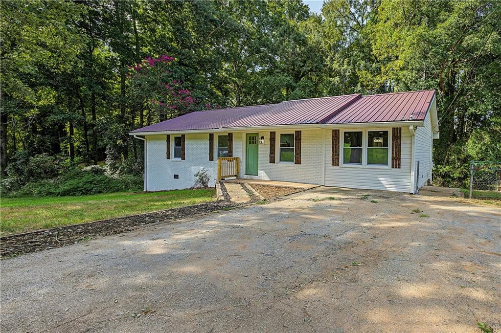 3 bedroom, 2 bathroom, 1,234 sq ft single family residence under contract at 397 Highway 212, Covington, GA 30016 — photo 2
