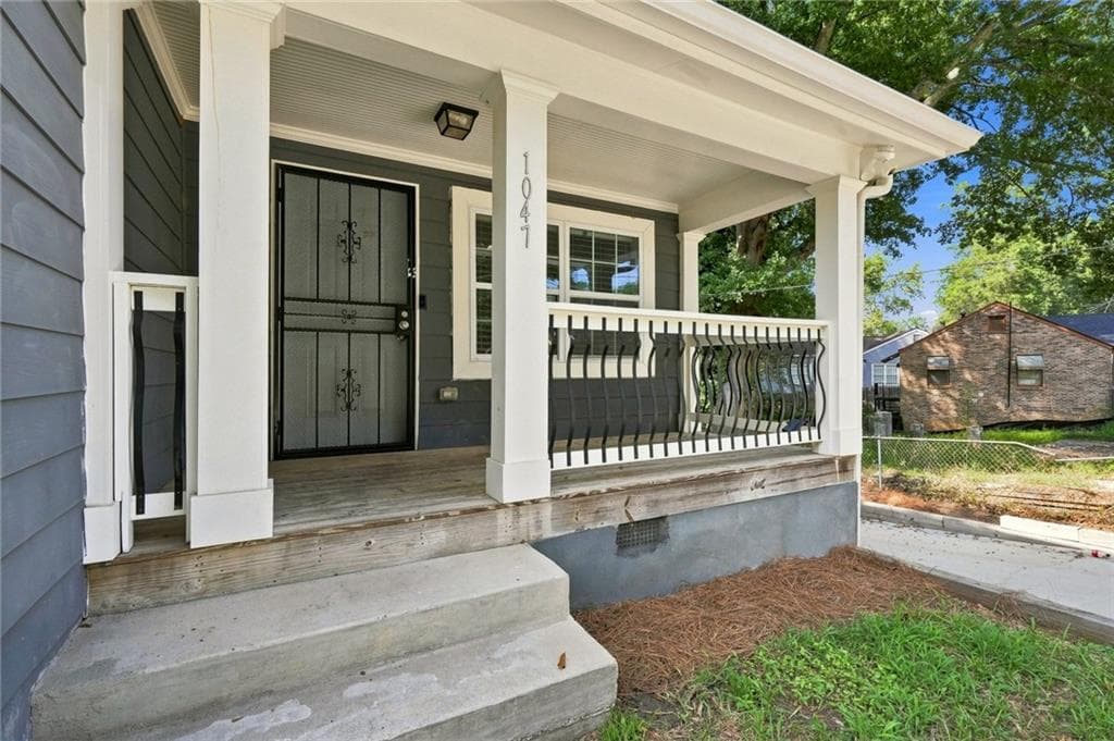 3 bedroom, 3 bathroom, 1,350 sq ft single family residence for sale at 1047 SW Peeples Street, Atlanta, GA 30310 — photo 2