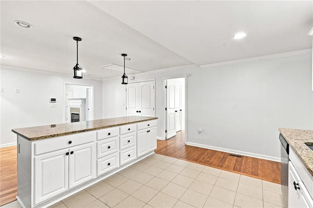 3 bedroom, 3 bathroom, 1,350 sq ft single family residence for sale at 1047 SW Peeples Street, Atlanta, GA 30310 — photo 4