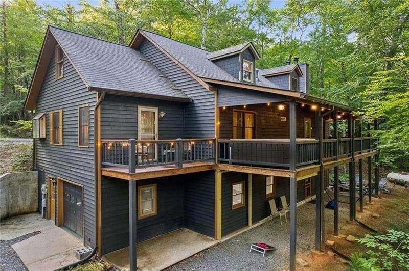 3 bedroom, 4 bathroom, 3,870 sq ft single family residence for sale at 889 Granny Branch Drive, Blue Ridge, GA 30513 — photo 2
