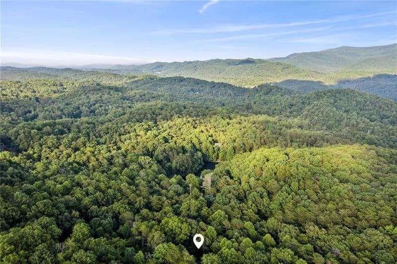 3 bedroom, 4 bathroom, 3,870 sq ft single family residence for sale at 889 Granny Branch Drive, Blue Ridge, GA 30513 — photo 3