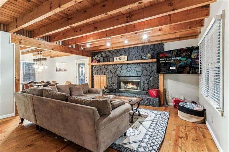 3 bedroom, 4 bathroom, 3,870 sq ft single family residence for sale at 889 Granny Branch Drive, Blue Ridge, GA 30513 — photo 4