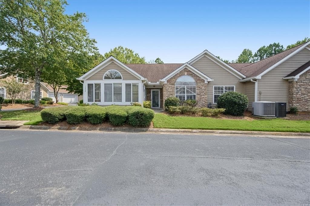 3 bedroom, 2 bathroom, 1,423 sq ft condominium for sale at 1862 Kolb Farm Circle, Marietta, GA 30008 — photo 2
