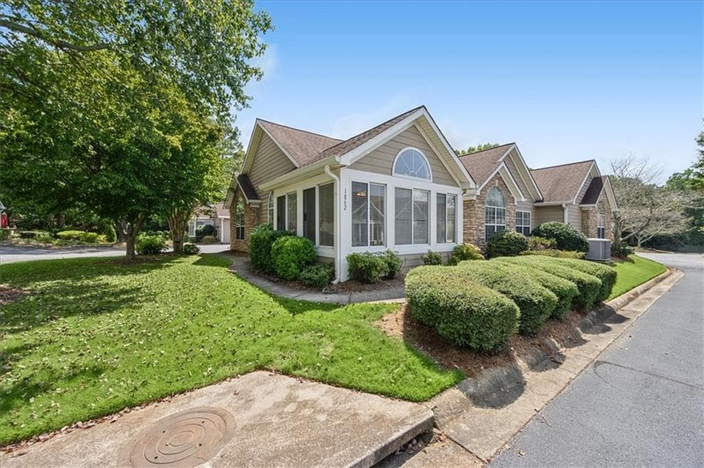 3 bedroom, 2 bathroom, 1,423 sq ft condominium for sale at 1862 Kolb Farm Circle, Marietta, GA 30008 — photo 3