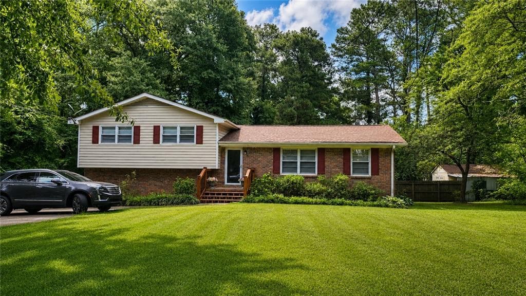 3 bedroom, 2 bathroom, 1,615 sq ft single family residence for sale at 979 Stripling Chapel Road, Carrollton, GA 30116 — photo 1 of 9