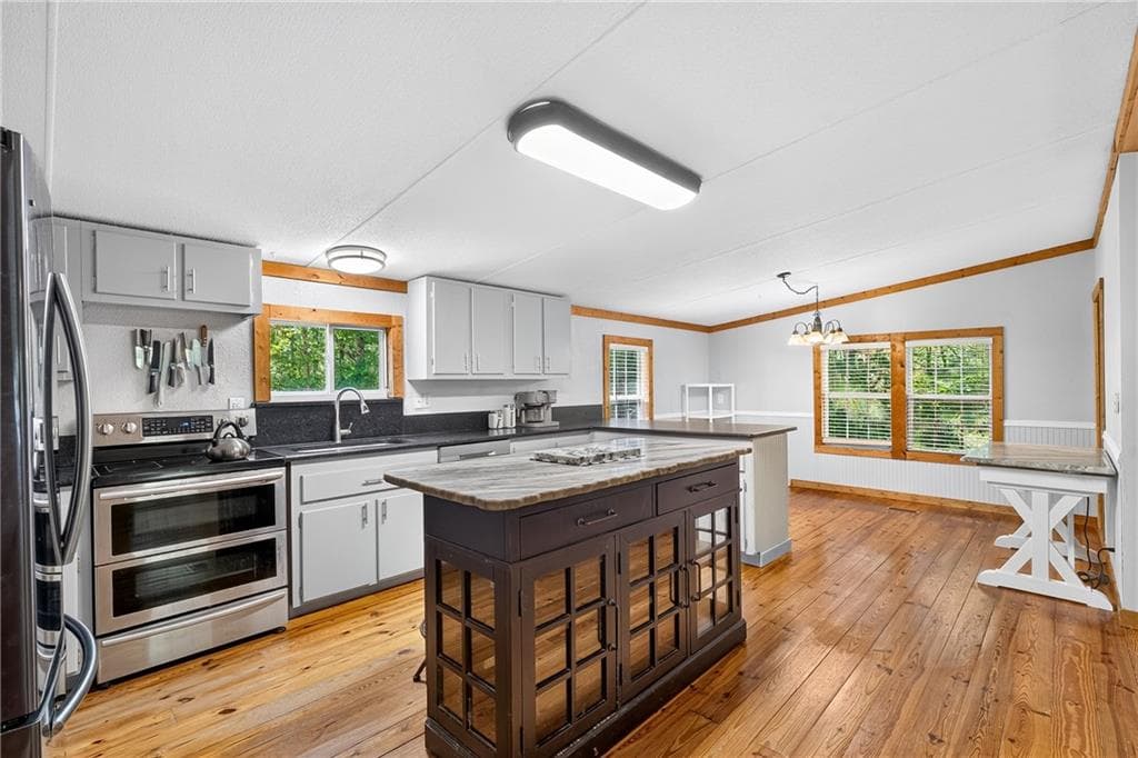 3 bedroom, 2 bathroom, 1,400 sq ft single family residence for sale at 110 Hickory Hills Road, Ellijay, GA 30540 — photo 3