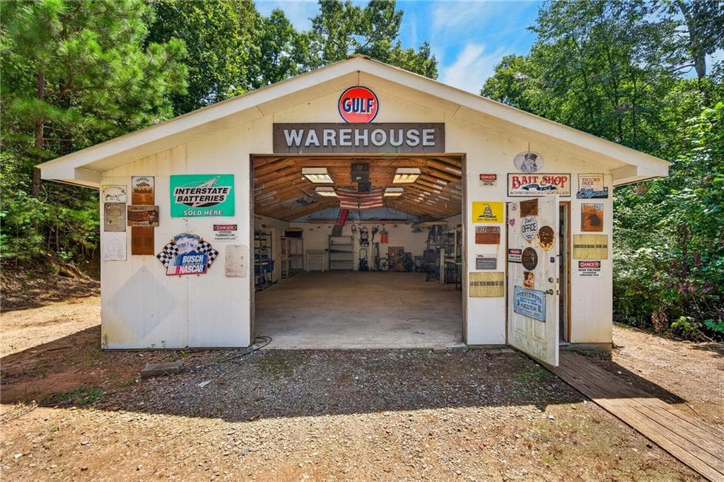 3 bedroom, 2 bathroom, 1,400 sq ft single family residence for sale at 110 Hickory Hills Road, Ellijay, GA 30540 — photo 4