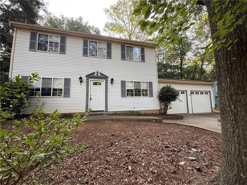3 bedroom, 3 bathroom, 1,560 sq ft single family residence for rent at 480 Roswell Farms Road, Roswell, GA 30075 for $2,600 a month — photo 1 of 23