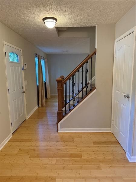 3 bedroom, 3 bathroom, 1,560 sq ft single family residence for rent at 480 Roswell Farms Road, Roswell, GA 30075 for $2,600 a month — photo 3