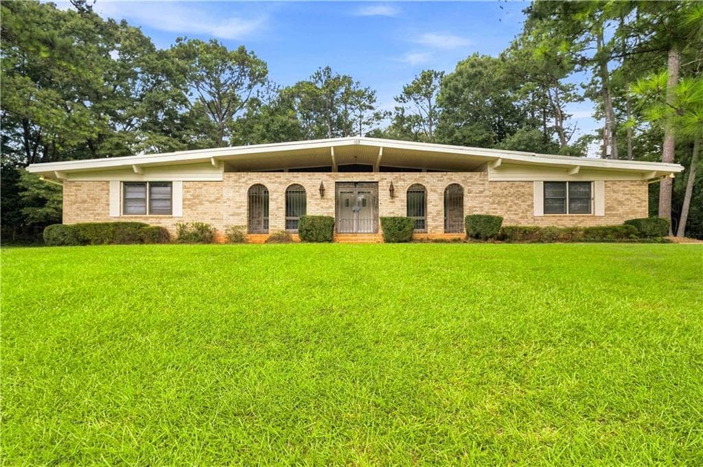 4 bedroom, 4 bathroom, 4,000 sq ft single family residence sold at 103 Club Court, Stockbridge, GA 30281
