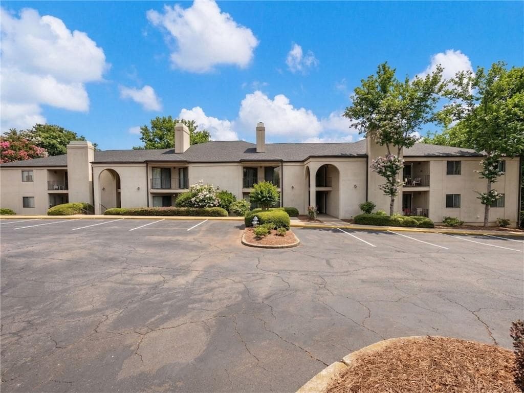 3 bedroom, 2 bathroom, 1,548 sq ft townhouse for sale at 605 Candler Street C-10, Gainesville, GA 30501 — photo 1 of 35