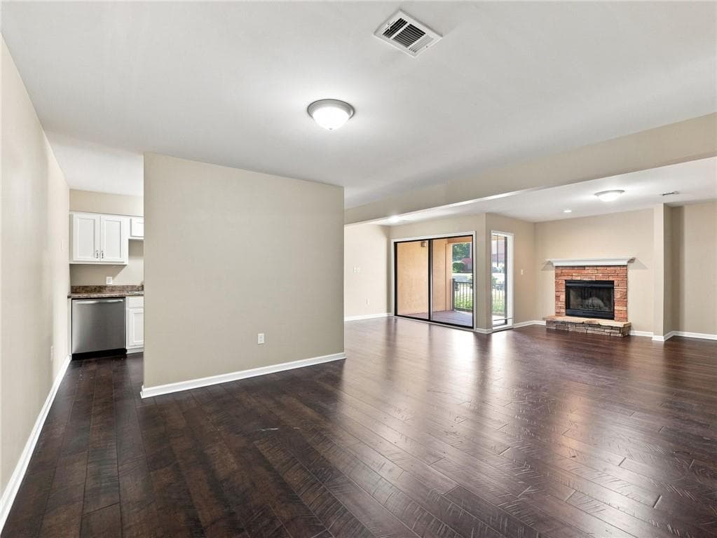 3 bedroom, 2 bathroom, 1,548 sq ft townhouse for sale at 605 Candler Street C-10, Gainesville, GA 30501 — photo 7