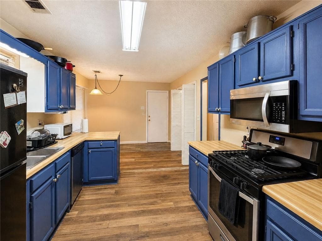 3 bedroom, 2 bathroom, 1,776 sq ft single family residence for sale at 8674 Cedar Creek Ridge, Riverdale, GA 30274 — photo 5