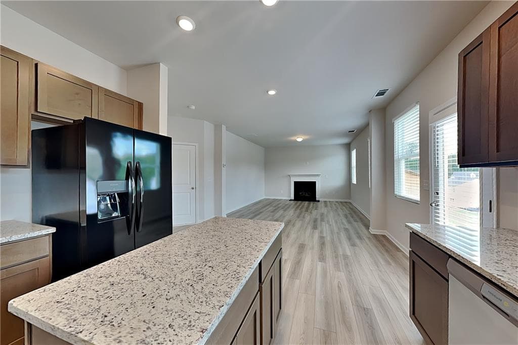4 bedroom, 3 bathroom, 1,714 sq ft single family residence for rent at 769 Oakmont Trace, Canton, GA 30114 for $2,100 a month — photo 2