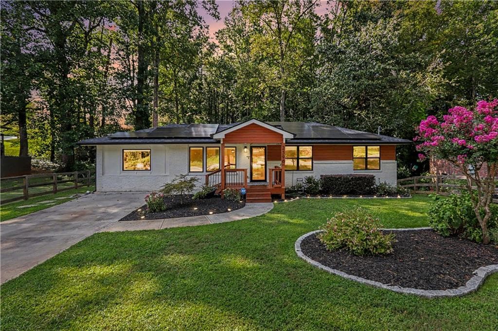6 bedroom, 4 bathroom, 3,000 sq ft single family residence for sale at 2596 Shetland Drive, Decatur, GA 30033 — photo 2