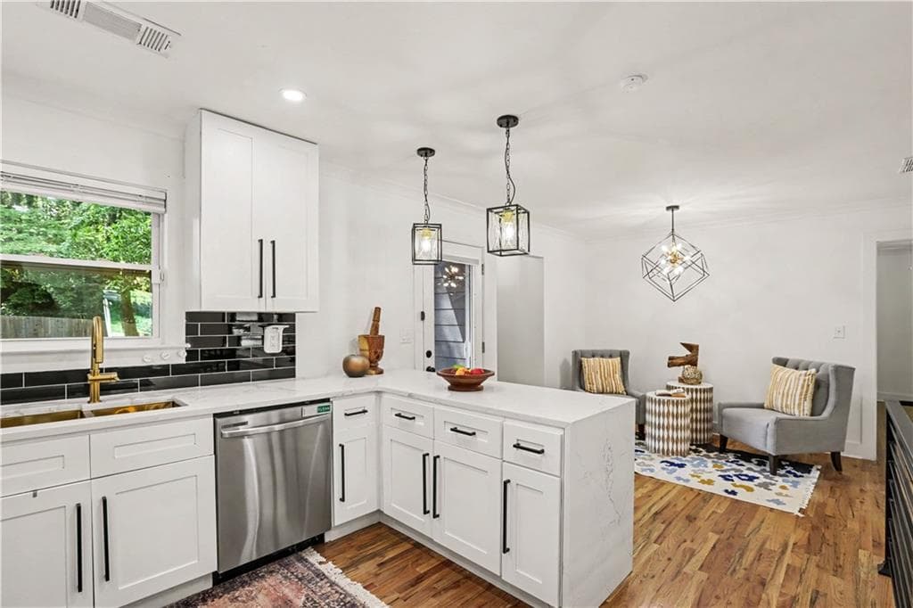 6 bedroom, 4 bathroom, 3,000 sq ft single family residence for sale at 2596 Shetland Drive, Decatur, GA 30033 — photo 9