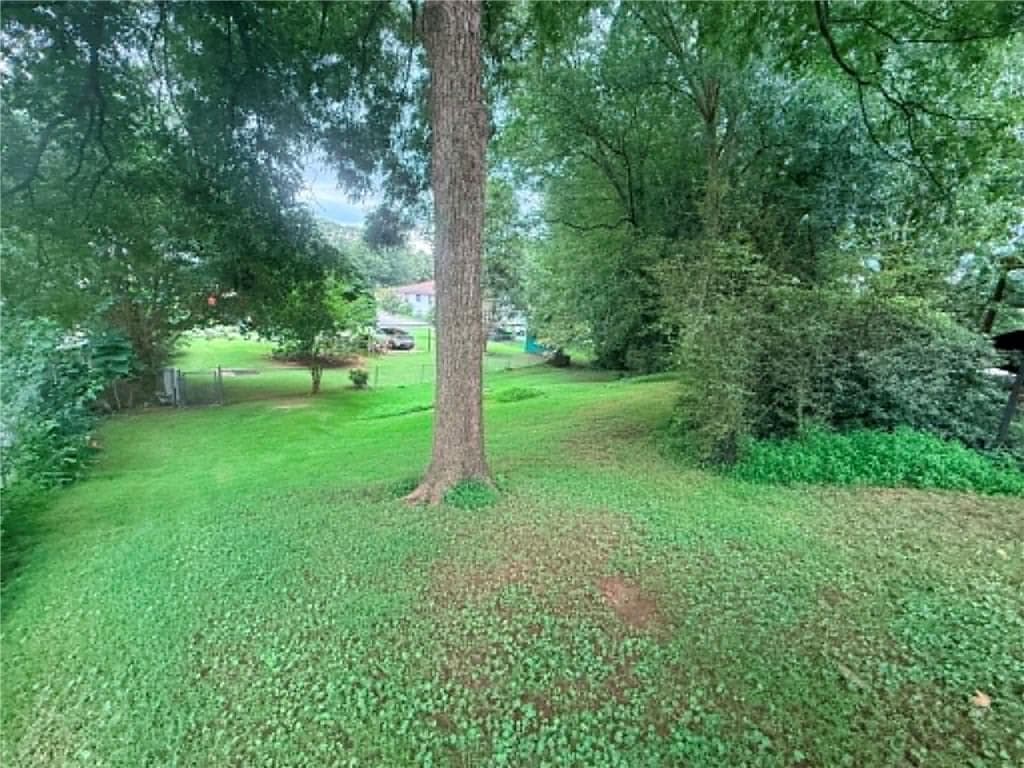 3 bedroom, 2 bathroom, 1,985 sq ft single family residence for sale at 2195 Trailwood Drive, Smyrna, GA 30080 — photo 9