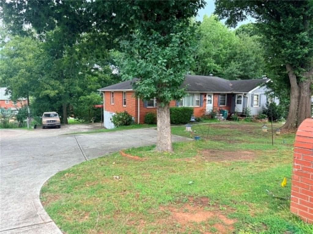 3 bedroom, 2 bathroom, 1,985 sq ft single family residence for sale at 2195 Trailwood Drive, Smyrna, GA 30080 — photo 2