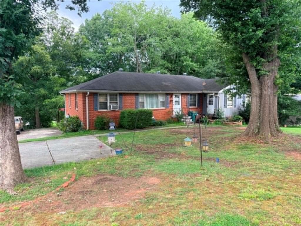3 bedroom, 2 bathroom, 1,985 sq ft single family residence for sale at 2195 Trailwood Drive, Smyrna, GA 30080