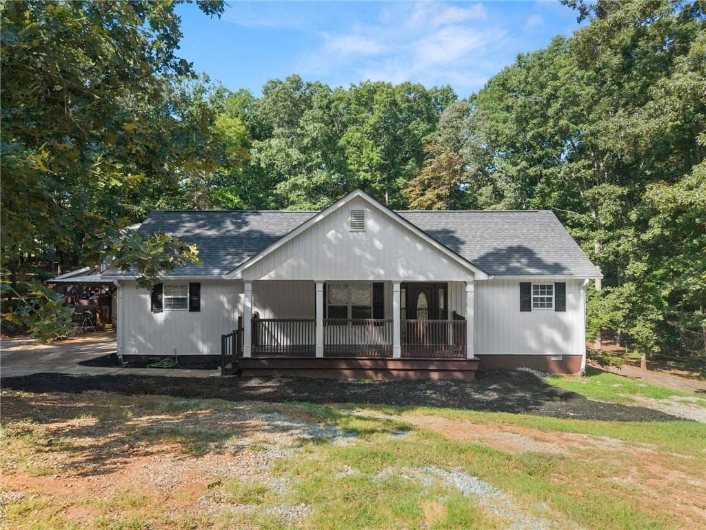 4 bedroom, 3 bathroom, 2,483 sq ft single family residence for sale at 3528 Looper Lake Road, Gainesville, GA 30506 — photo 2