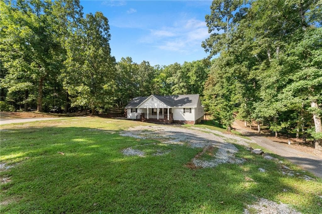 4 bedroom, 3 bathroom, 2,483 sq ft single family residence for sale at 3528 Looper Lake Road, Gainesville, GA 30506 — photo 7