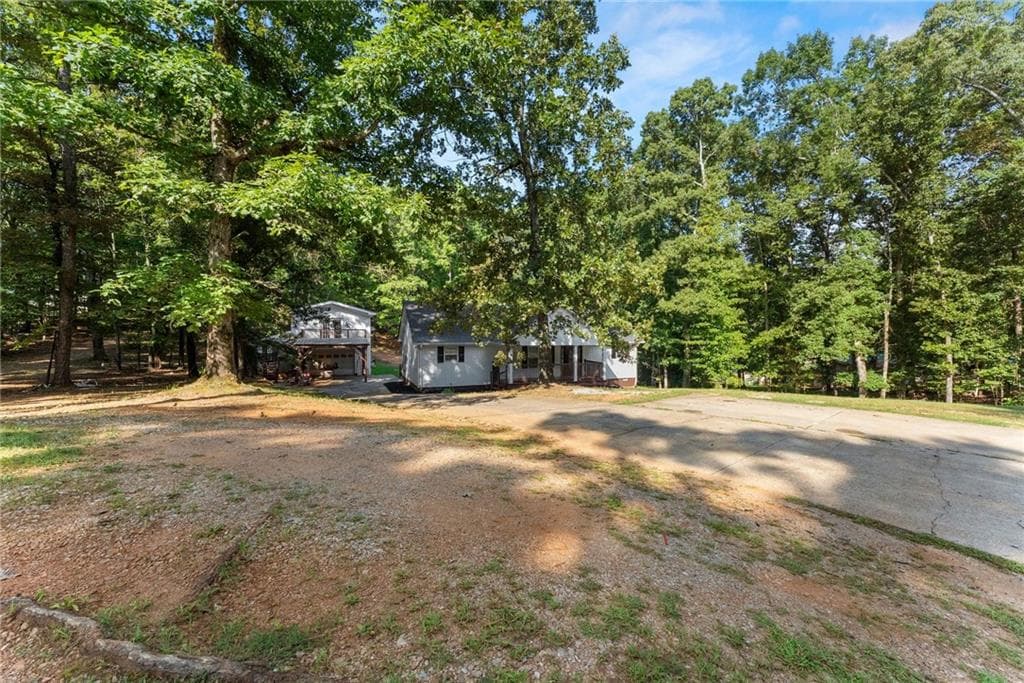 4 bedroom, 3 bathroom, 2,483 sq ft single family residence for sale at 3528 Looper Lake Road, Gainesville, GA 30506 — photo 8