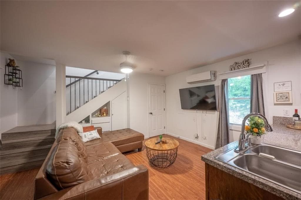 2 bedroom, 2 bathroom, 768 sq ft single family residence for sale at 257 Pen Drive, Ellijay, GA 30540 — photo 5