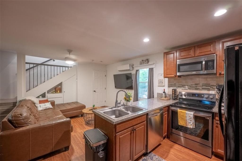 2 bedroom, 2 bathroom, 768 sq ft single family residence for sale at 257 Pen Drive, Ellijay, GA 30540 — photo 7